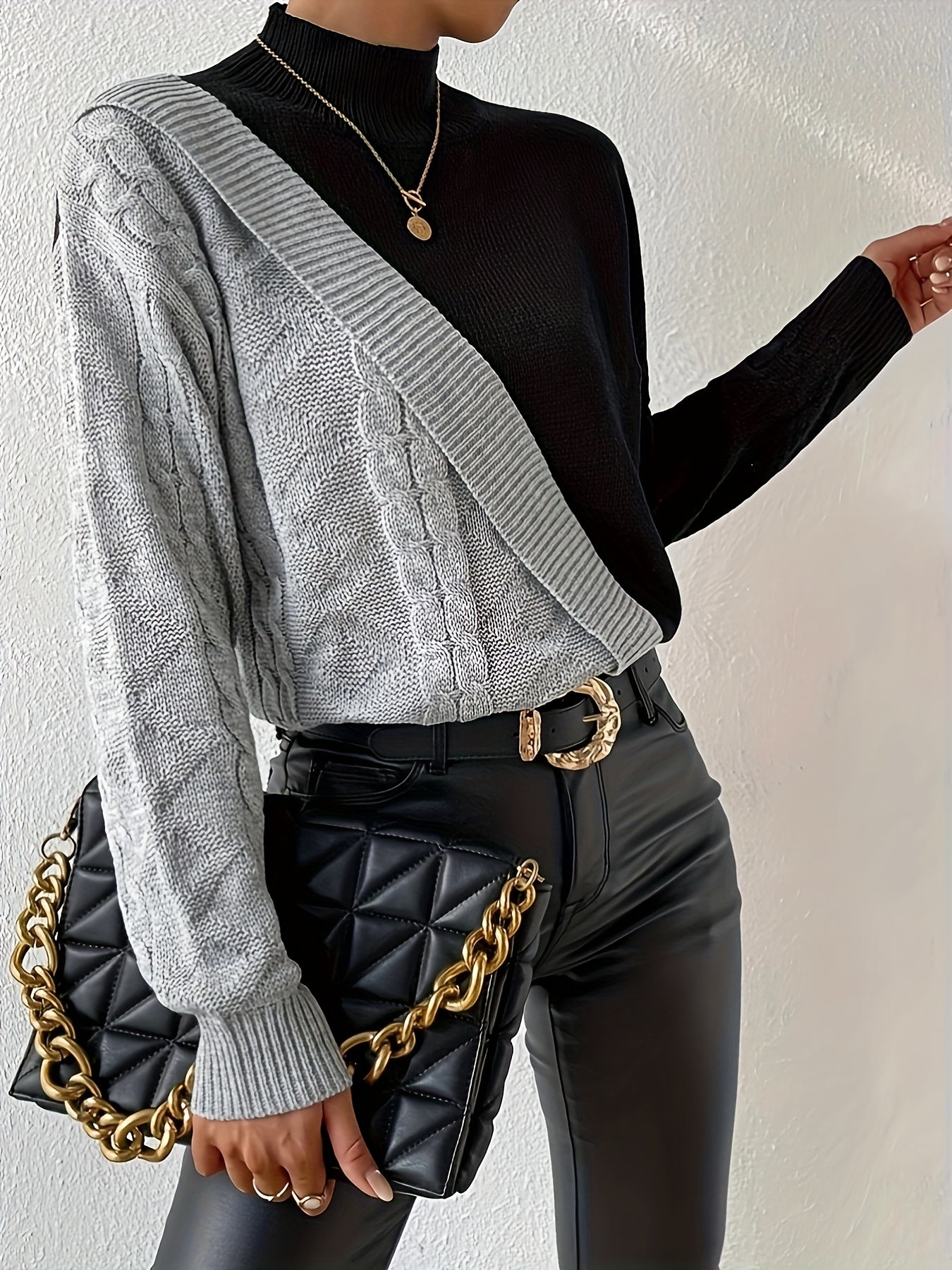 Damski sweter ze stójką