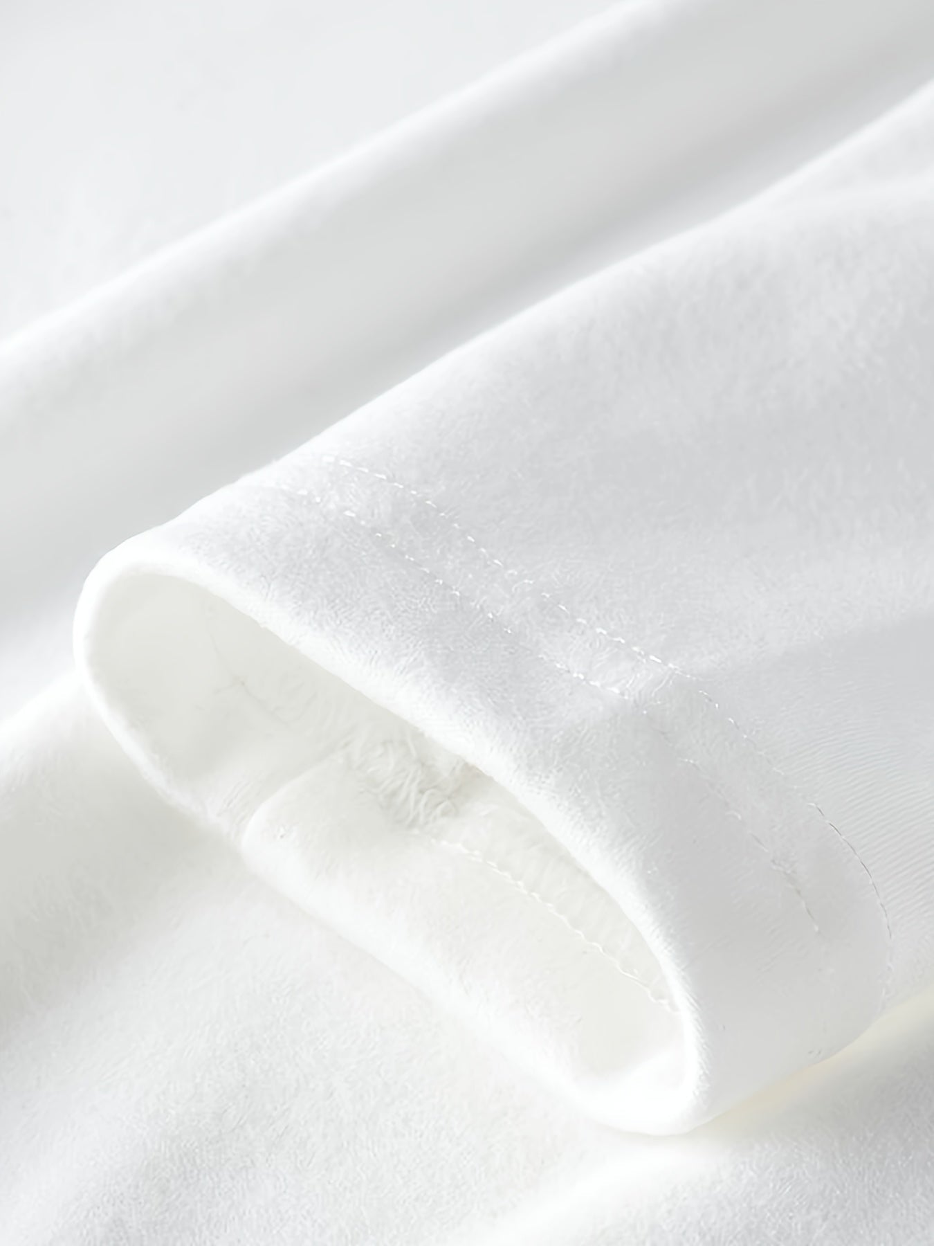 Sweter mêski ze stójką, wykonany z dzianiny