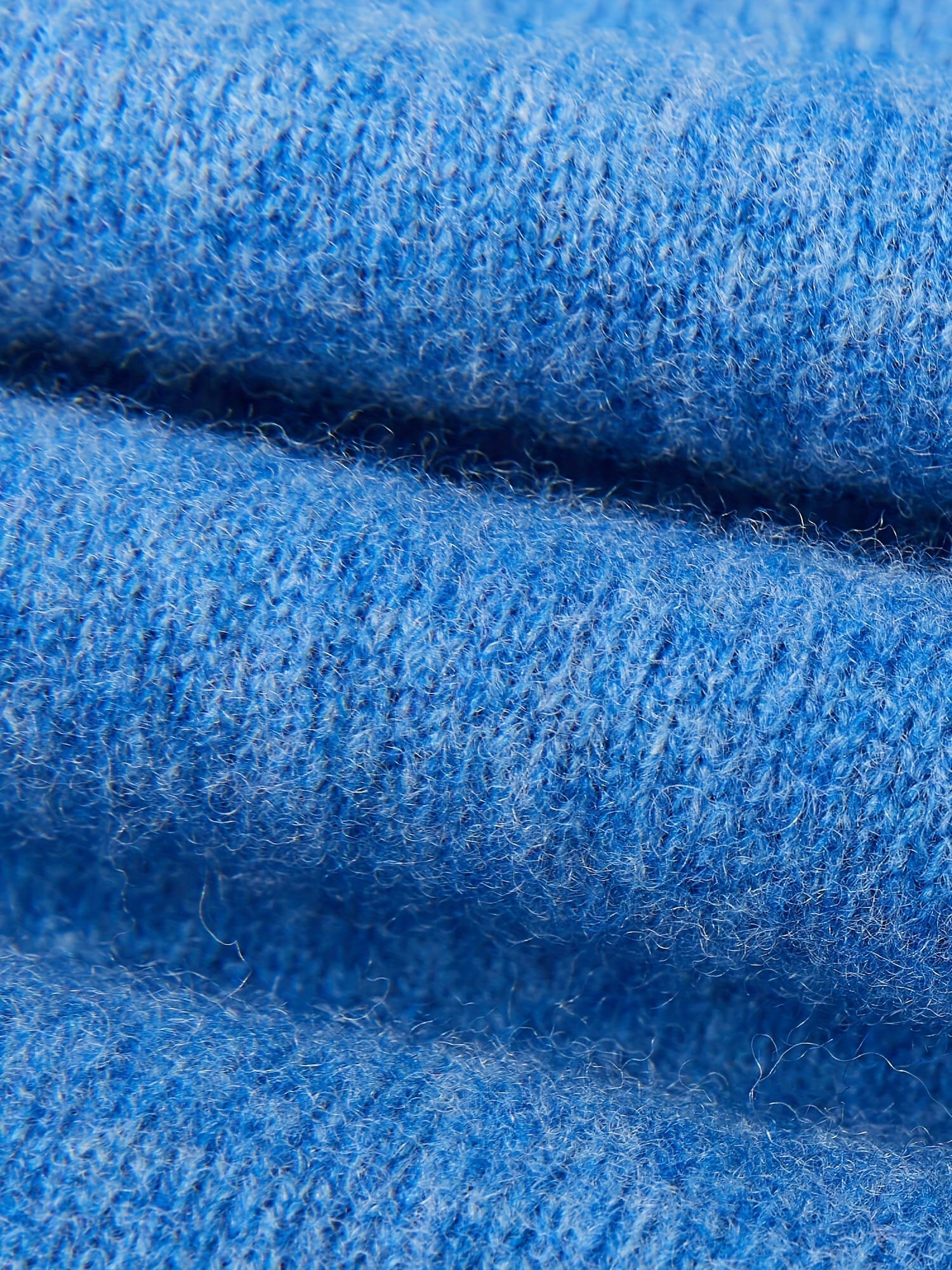 Sweter z wysokim koęnierzem i weęnianymi rêkawami