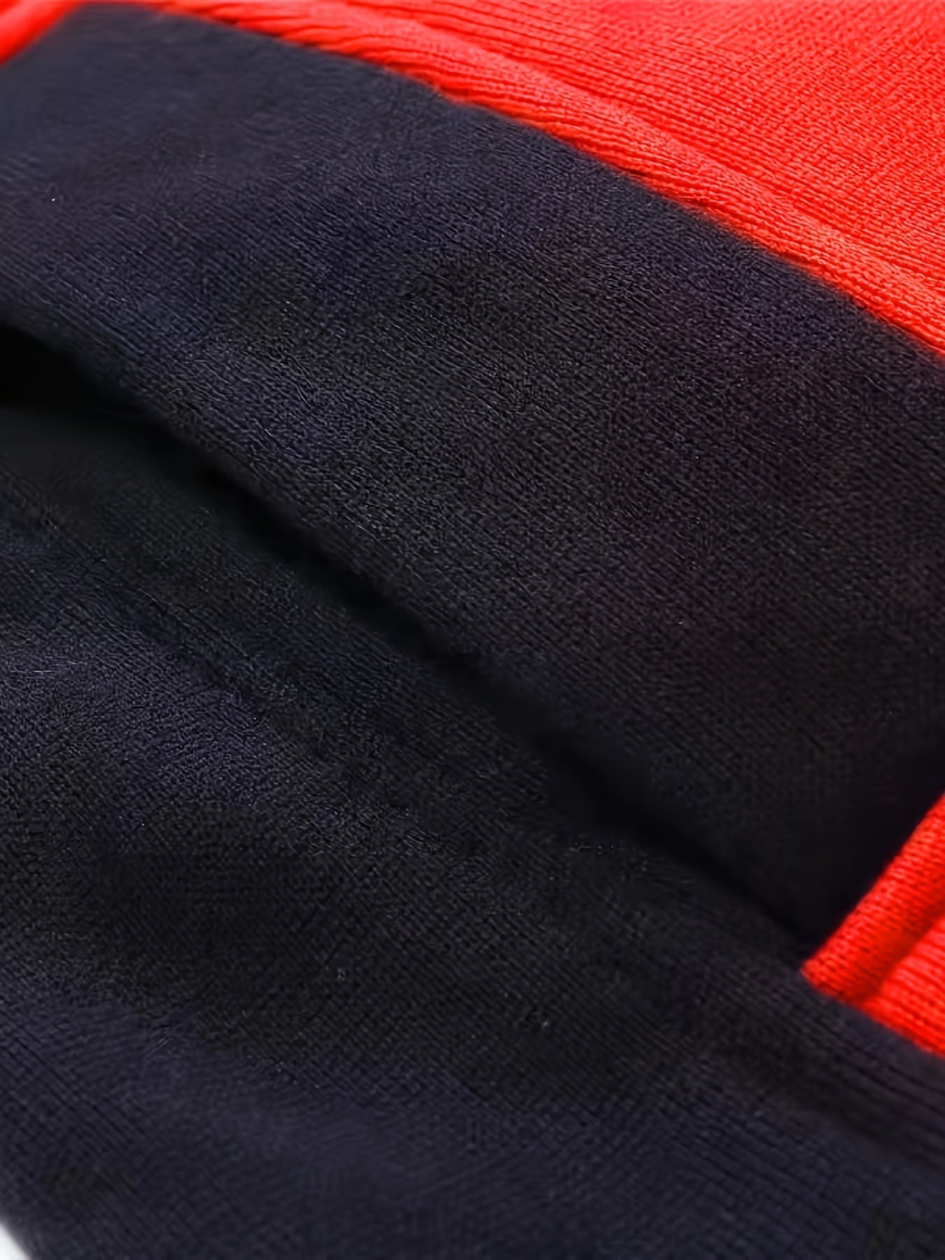 Zestaw skęadający siê ze sportowej bluzy z kapturem i spodni