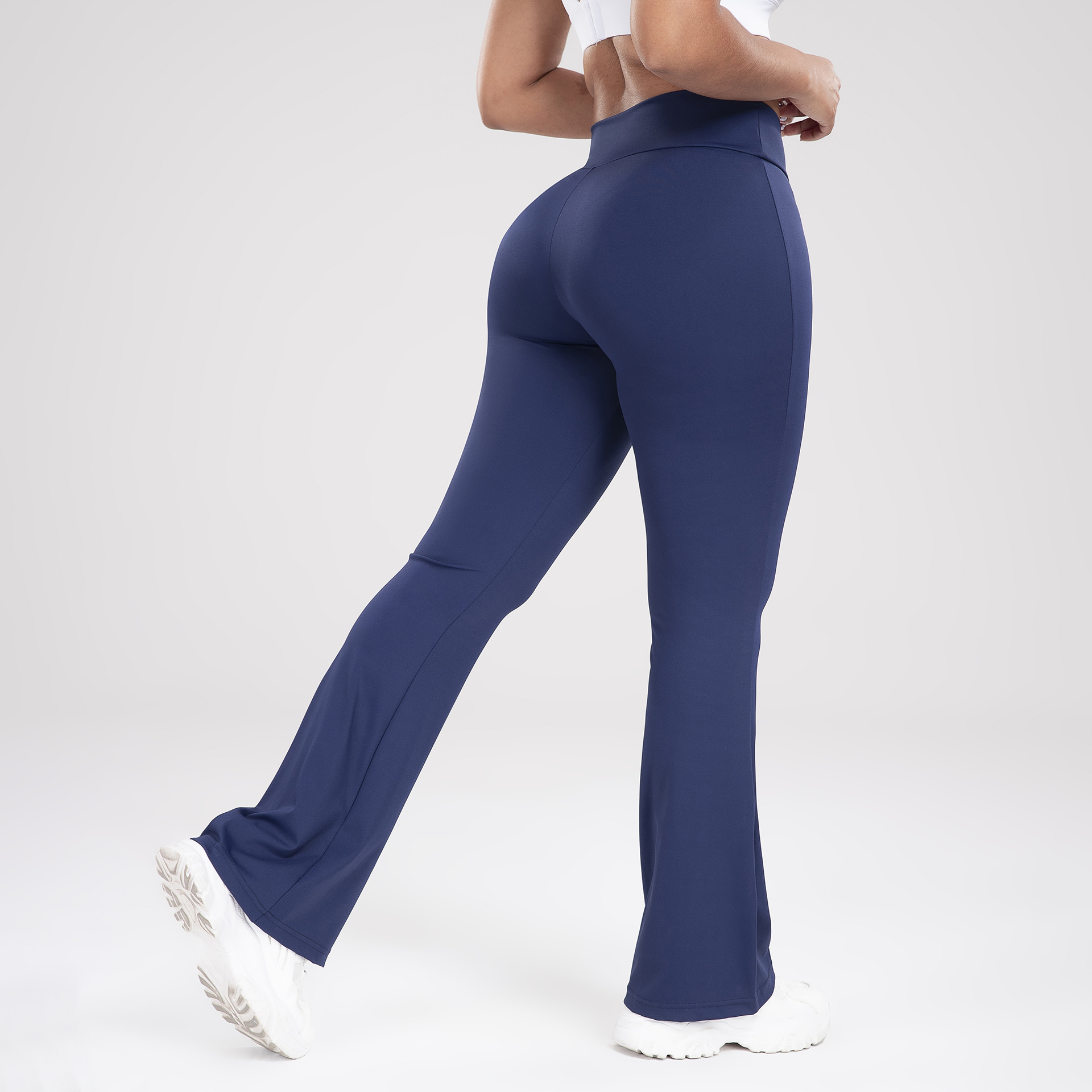 Spodnie sportowe typu bootcut z szerokim paskiem