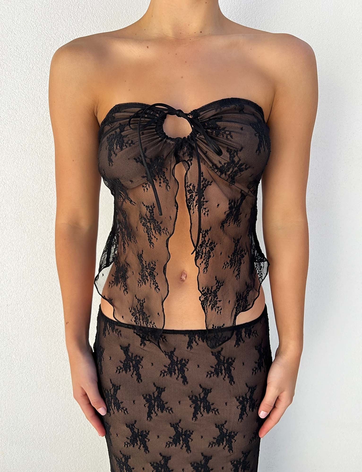 Elegancki póęprzezroczysty top ze spódnicą