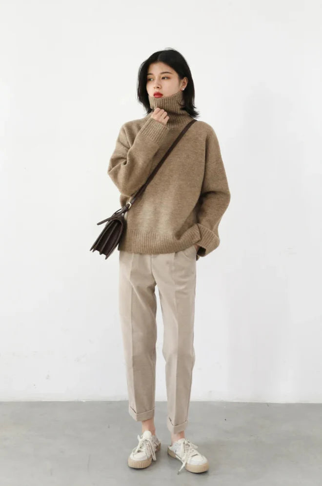 Luźny sweter z golfem