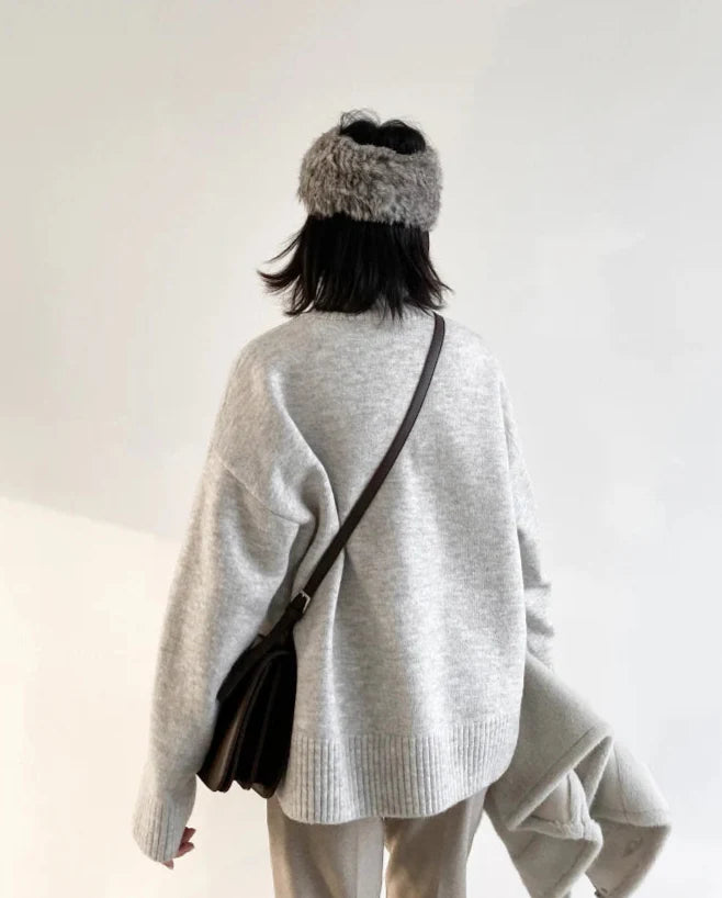 Luźny sweter z golfem