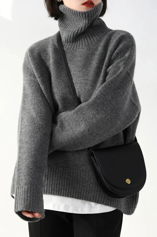 Luźny sweter z golfem