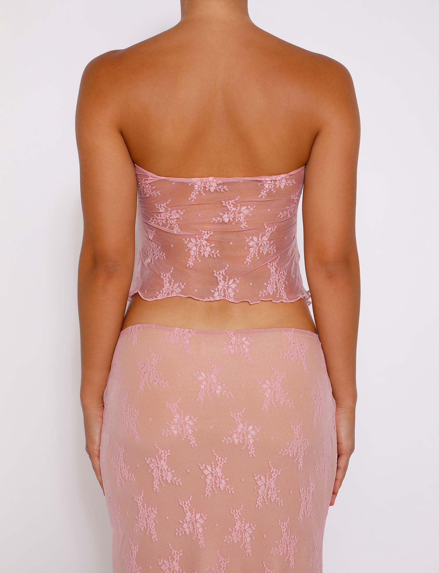 Elegancki póęprzezroczysty top ze spódnicą