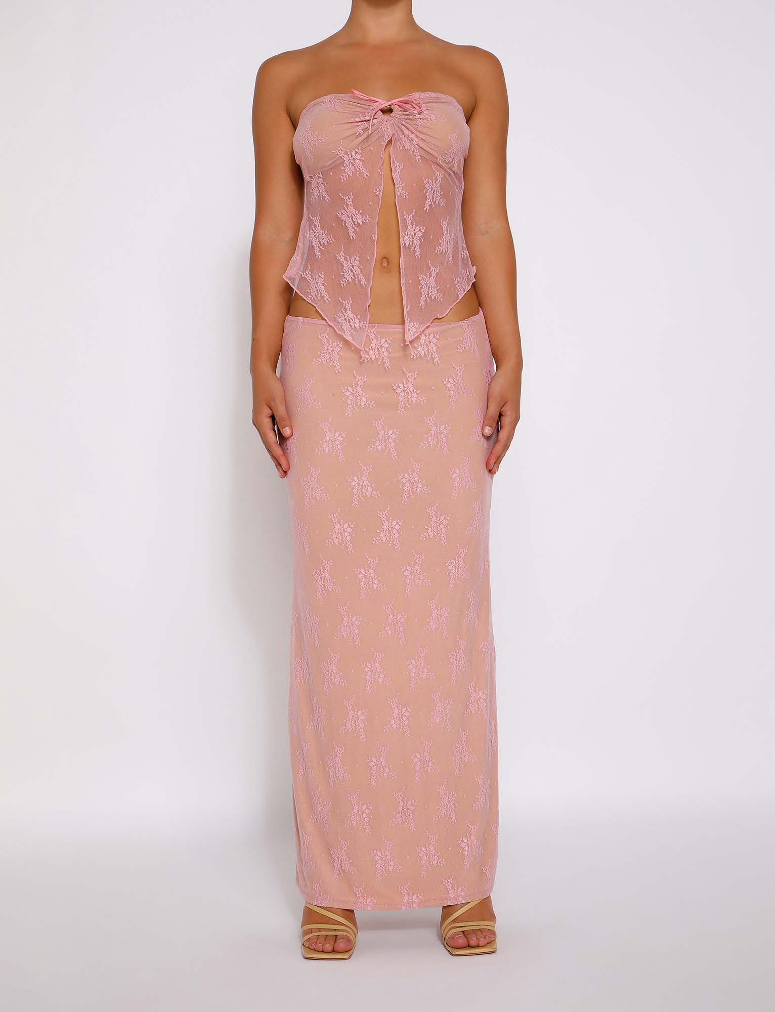 Elegancki póęprzezroczysty top ze spódnicą