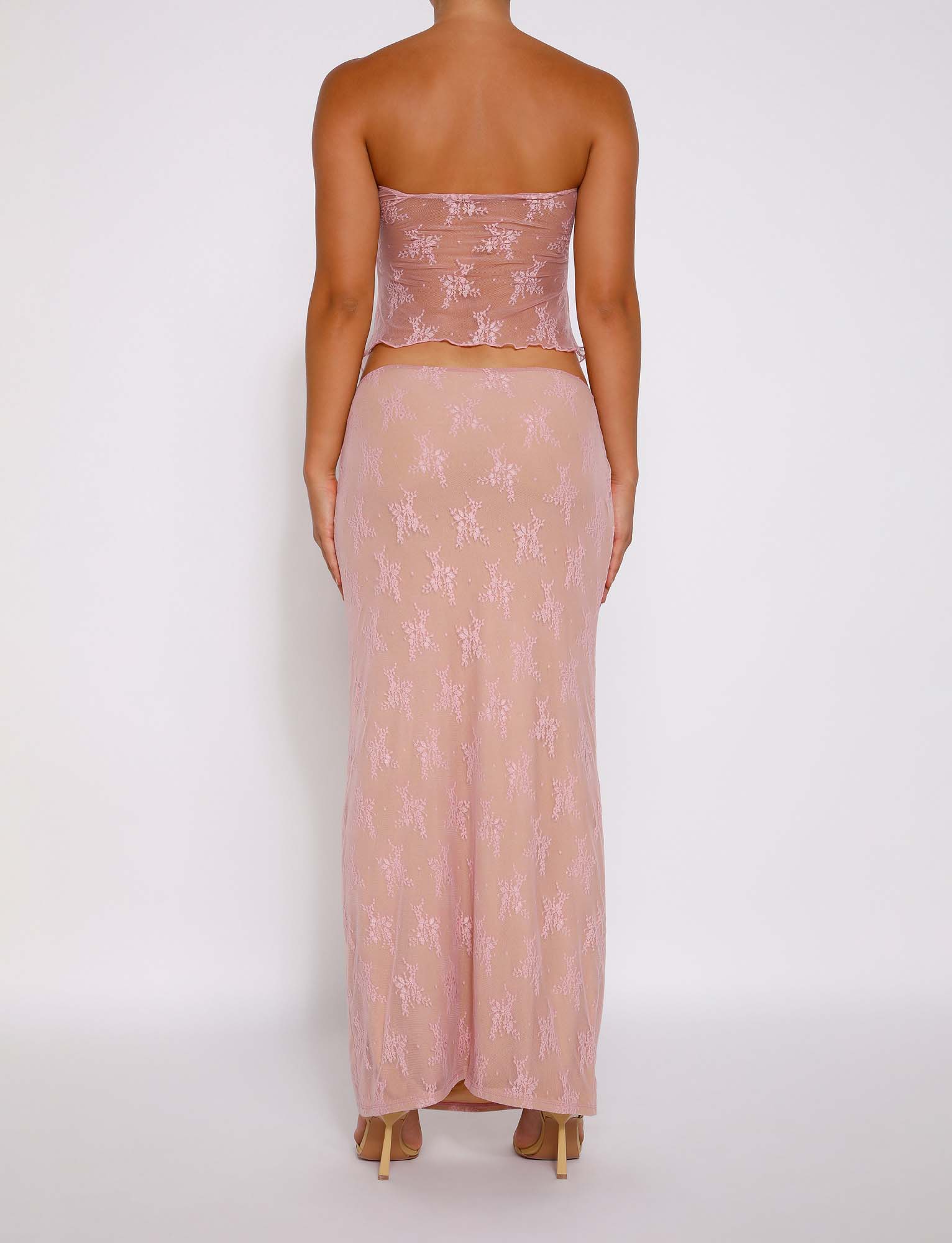 Elegancki póęprzezroczysty top ze spódnicą