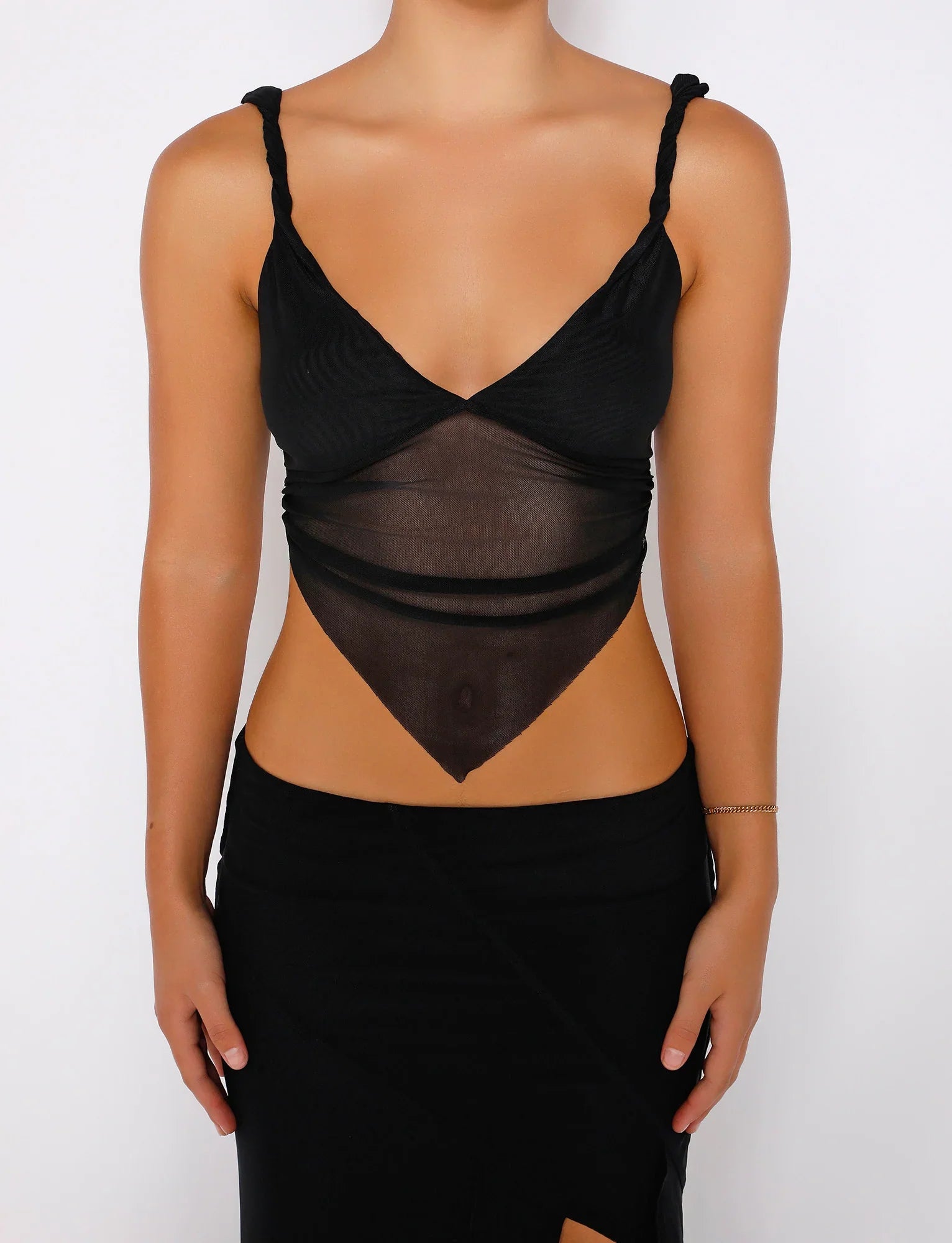 Casualowy, czarny top ze spódnicą