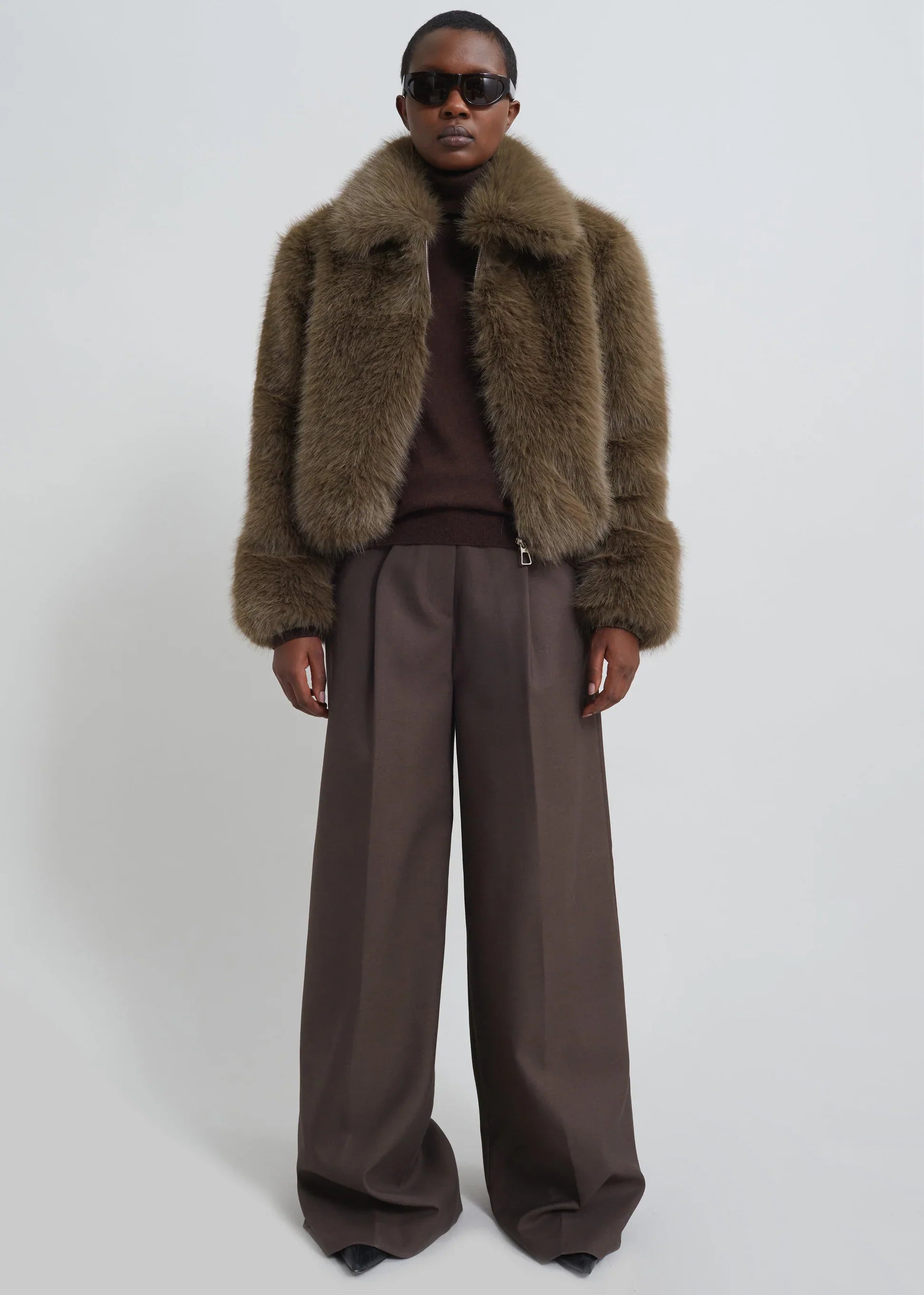 Klasyczne spodnie z szeroką nogawką