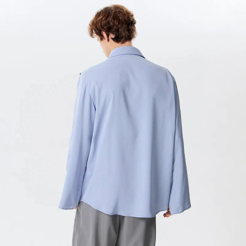 LuŸna koszula z rozciêciem na klapie, dęugim rêkawem i guzikami