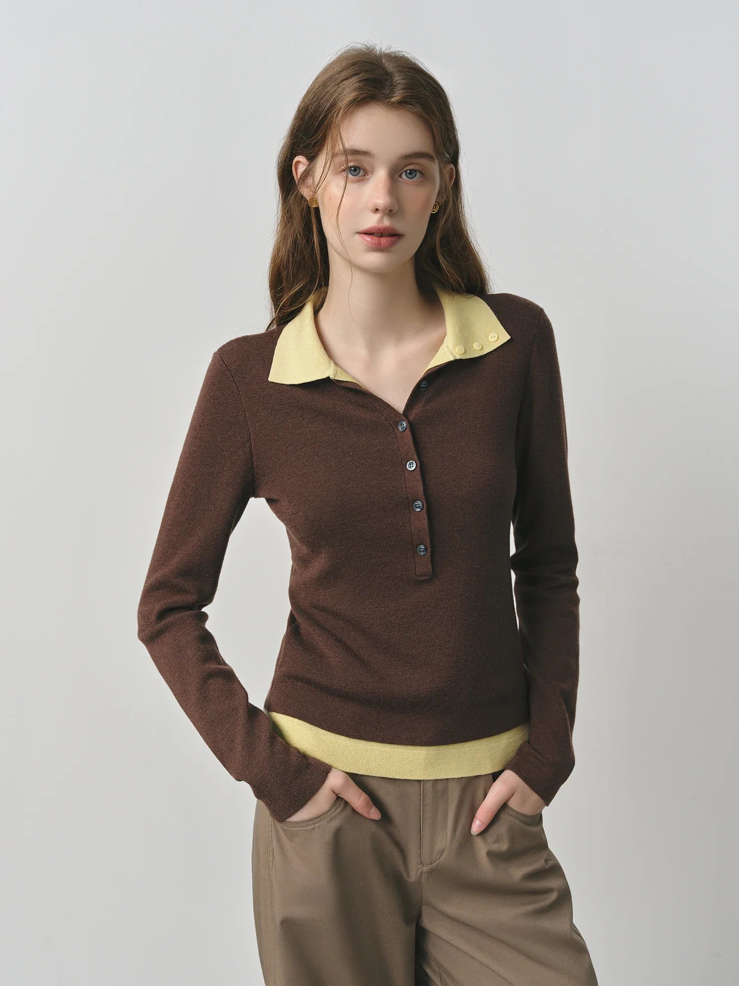 Dzianinowy dwukolorowy sweter