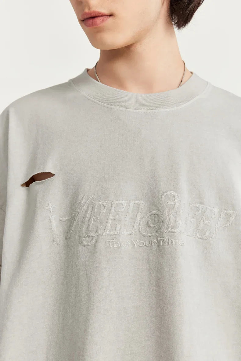 T-shirt oversize z dziurami i dziurami, haftowany