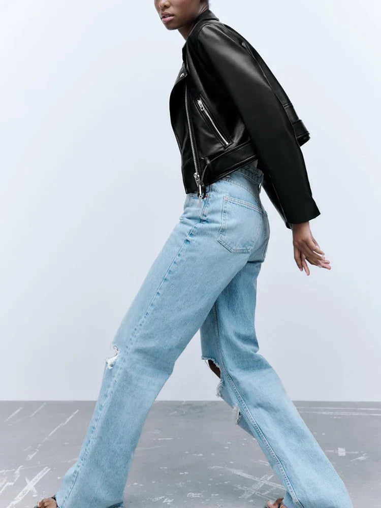 Lekka, krótka czarna skórzana kurtka damska