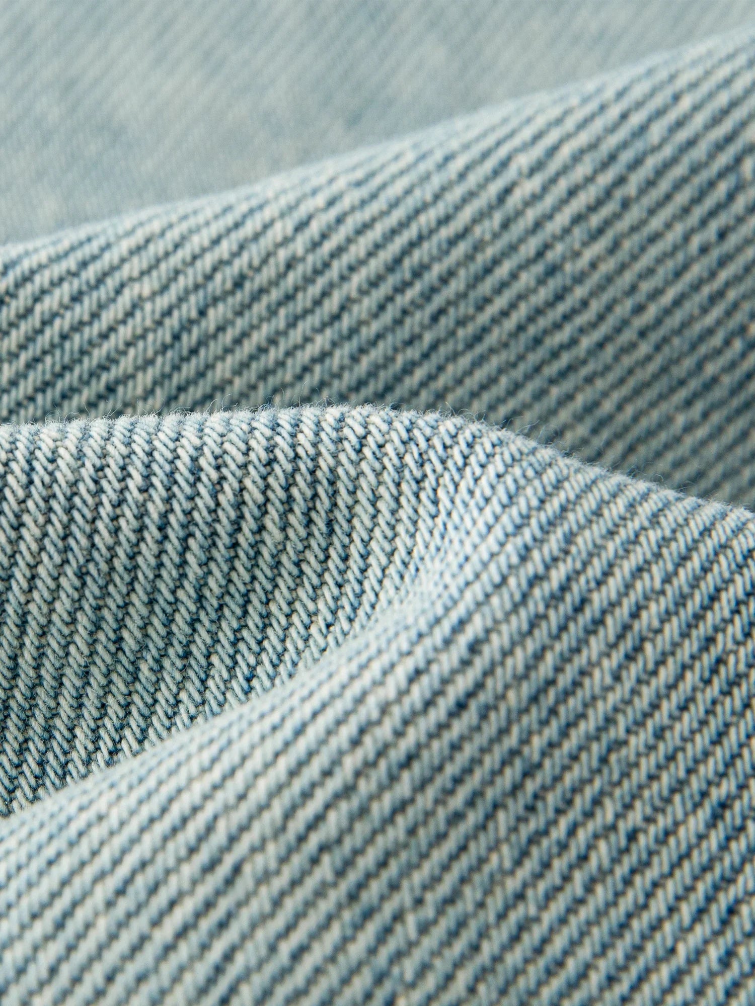 Jeansy z wysokim stanem i prostymi nogawkami