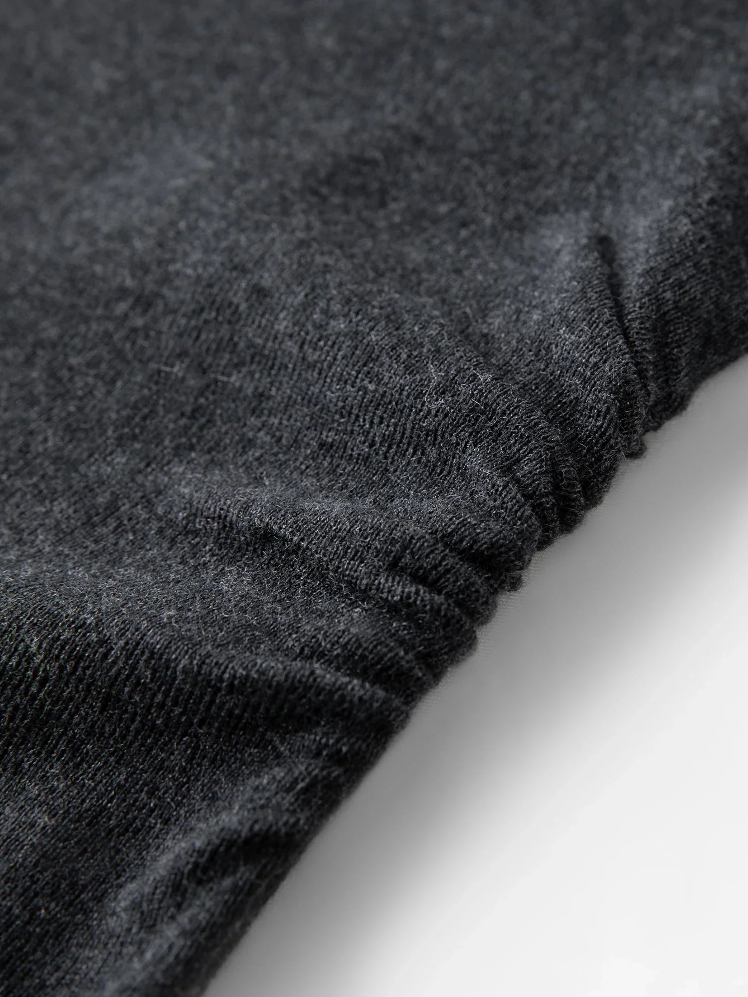 Luźny, minimalistyczny top z długim rękawem