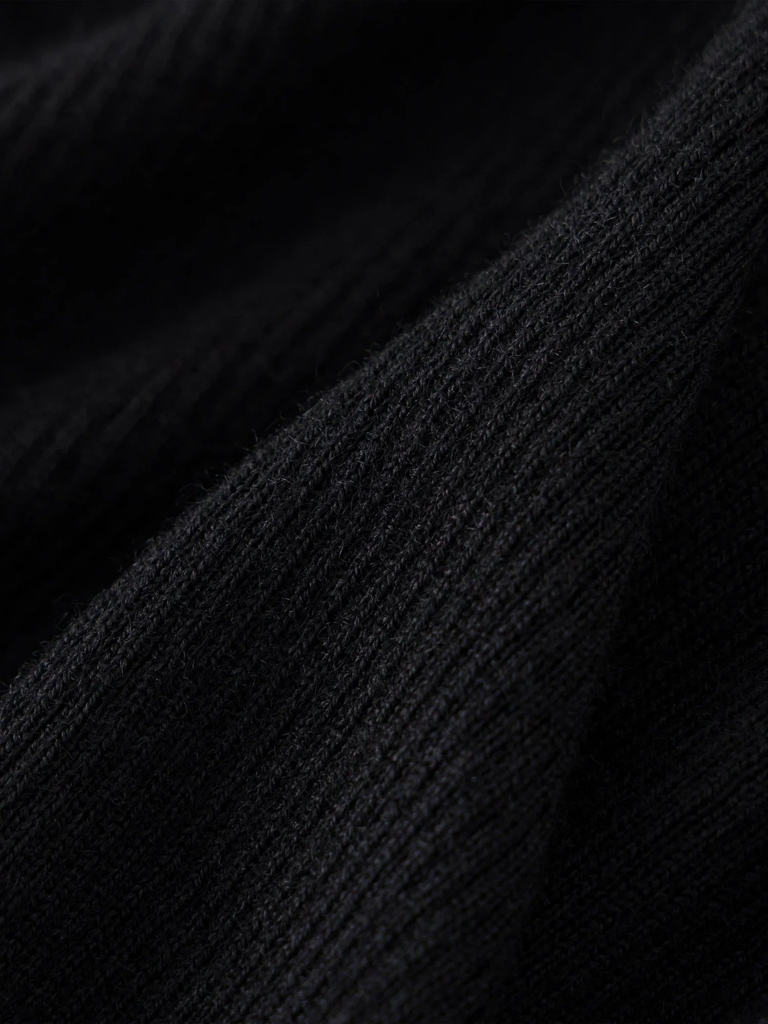 Asymetryczny sweter z wełny