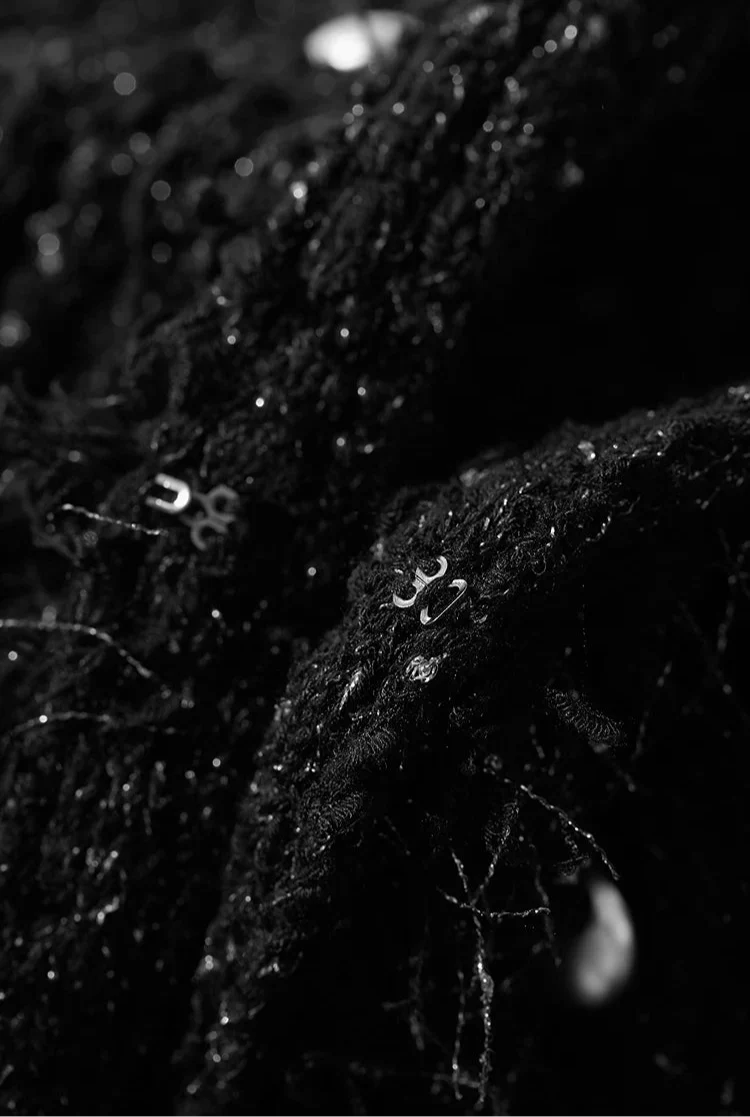 Minimalistyczny kardigan z frędzlami