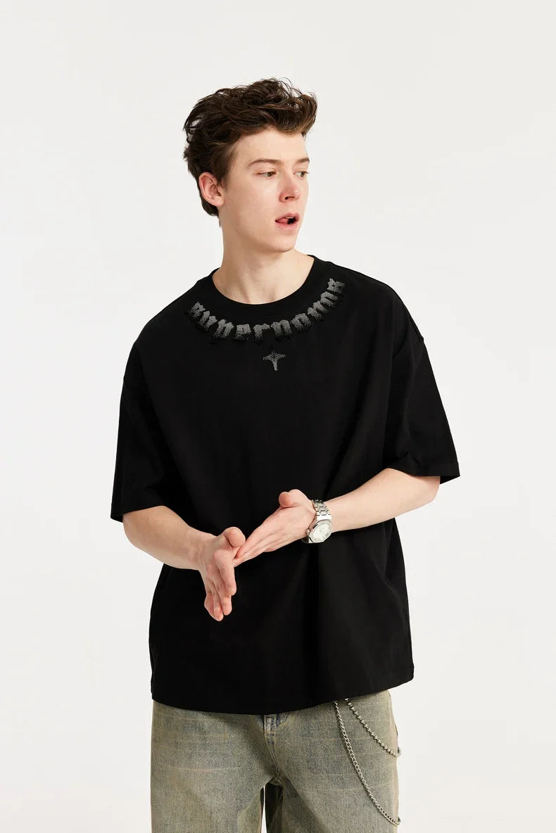 T-shirt oversize z haftem szenilowym
