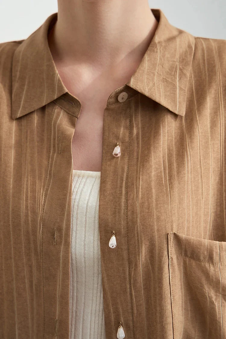 Minimalistyczny luźny komplet koszuli i spodni