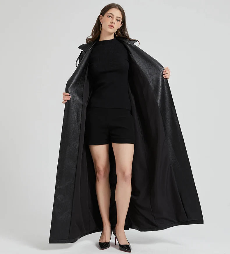 Długi skórzany płaszcz