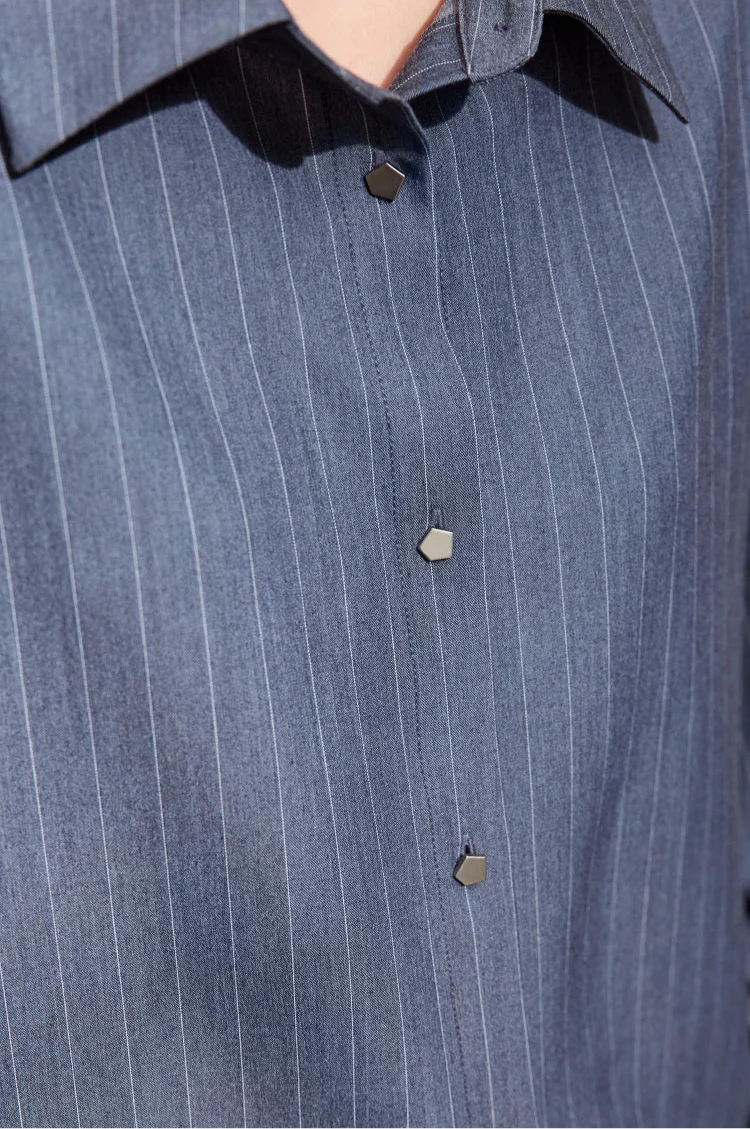 Luźna koszula w paski z długim rękawem