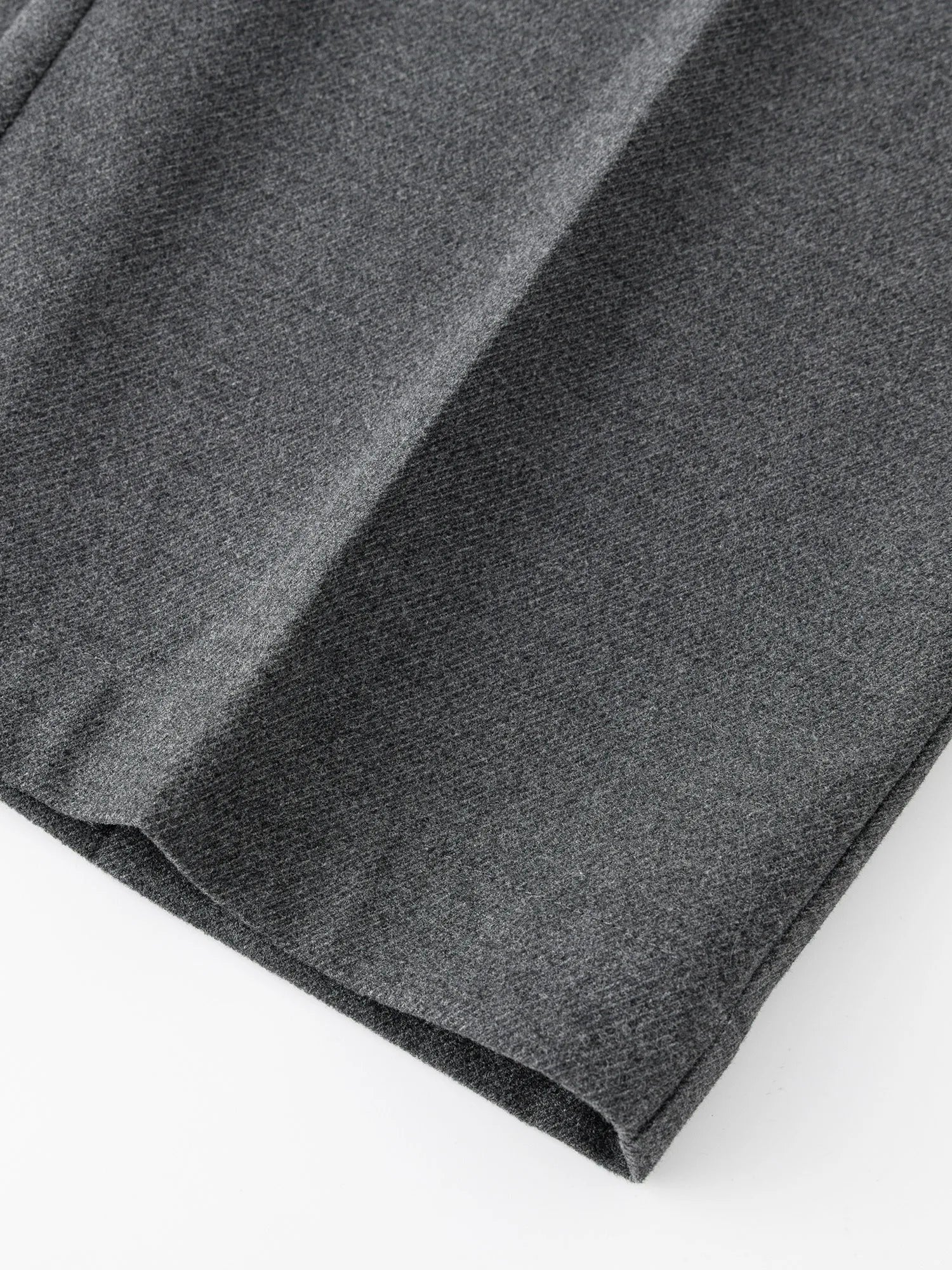 Klasyczne spodnie z wysokim stanem i prostymi nogawkami