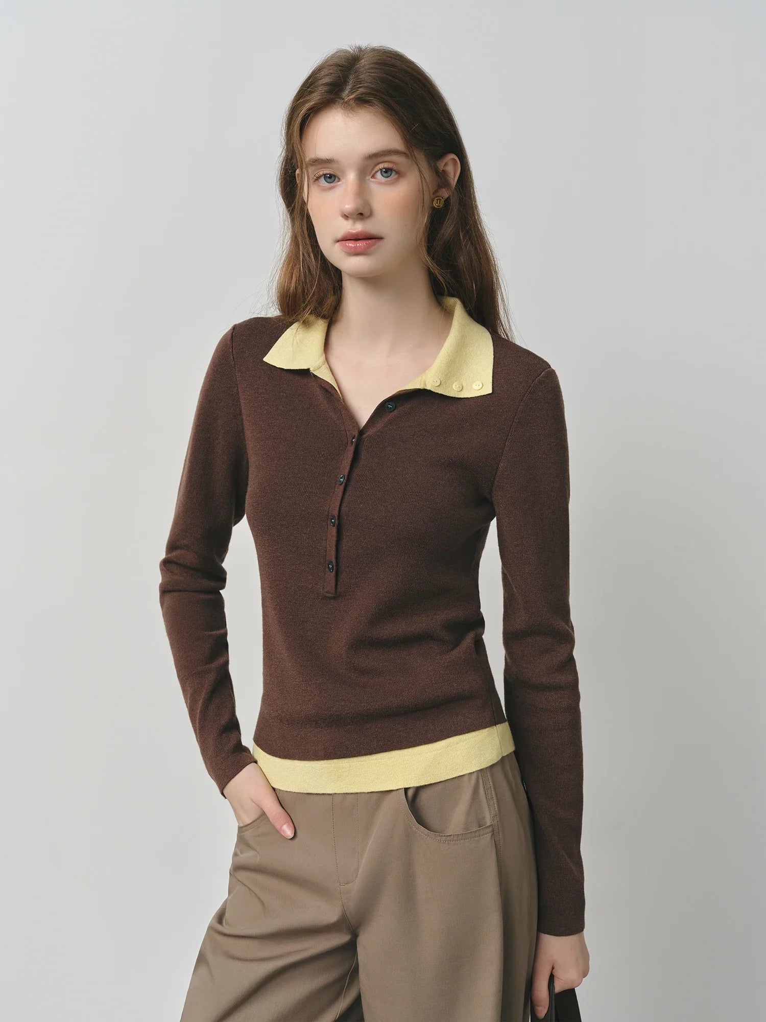 Dzianinowy dwukolorowy sweter