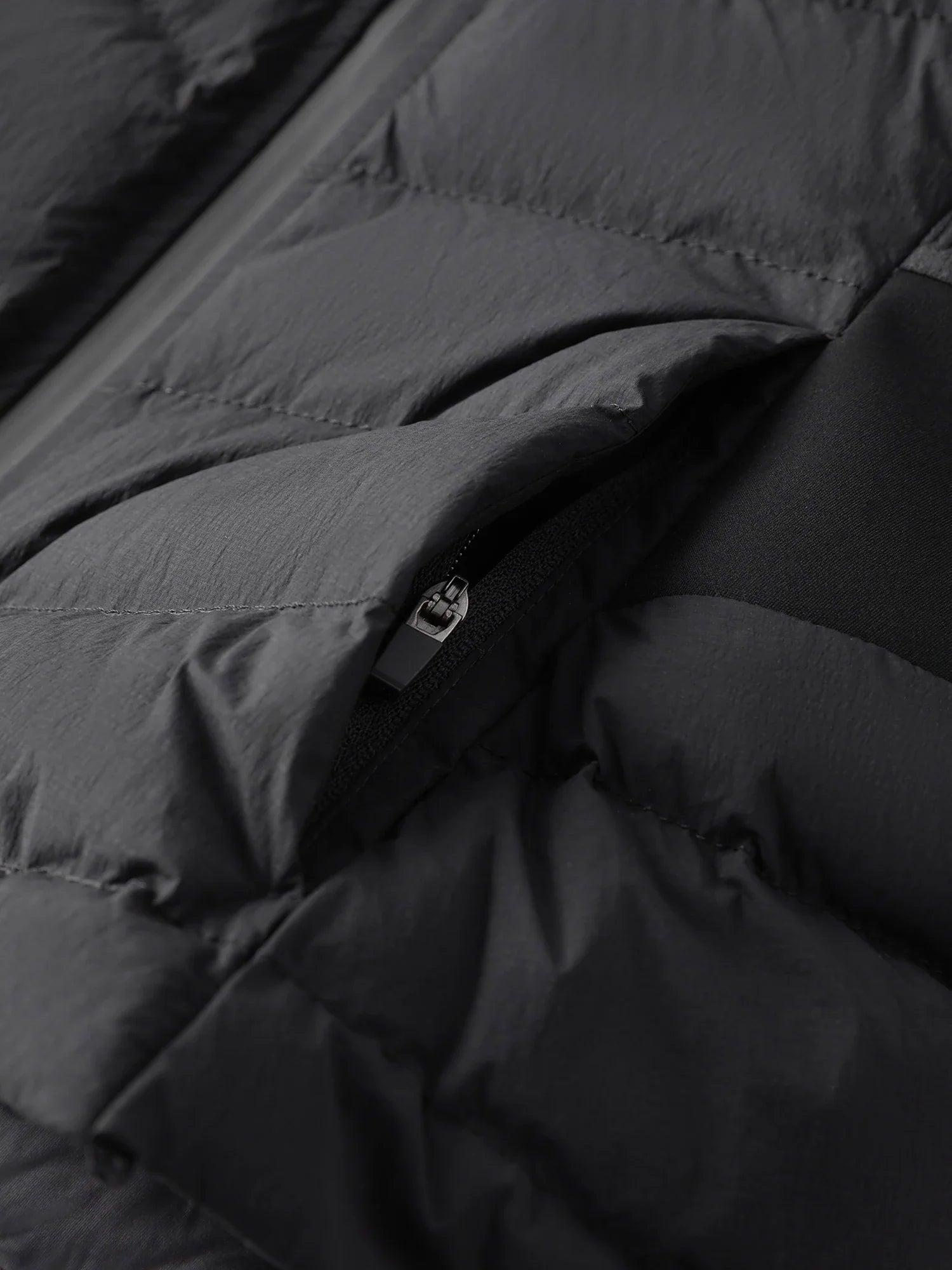 Lekka czarna kurtka z kapturem