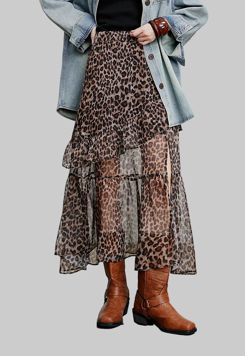 Spódnica z szyfonu z nadrukiem w panterkę i rozcięciem