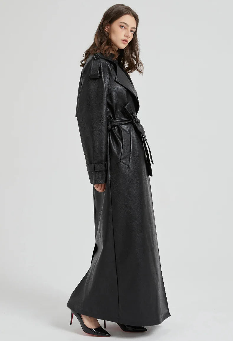 Długi skórzany płaszcz