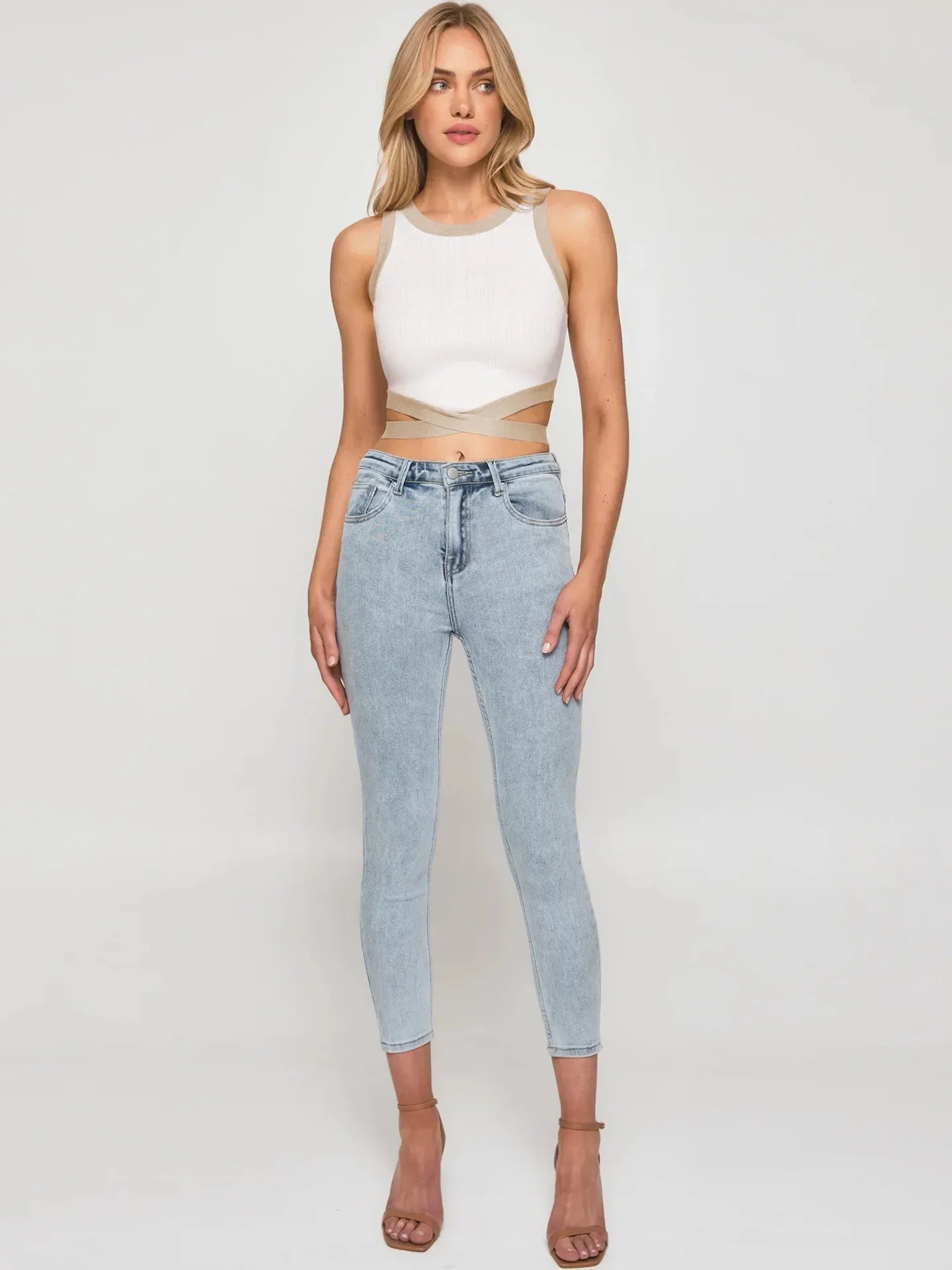 Krótki wiązany top sportowy