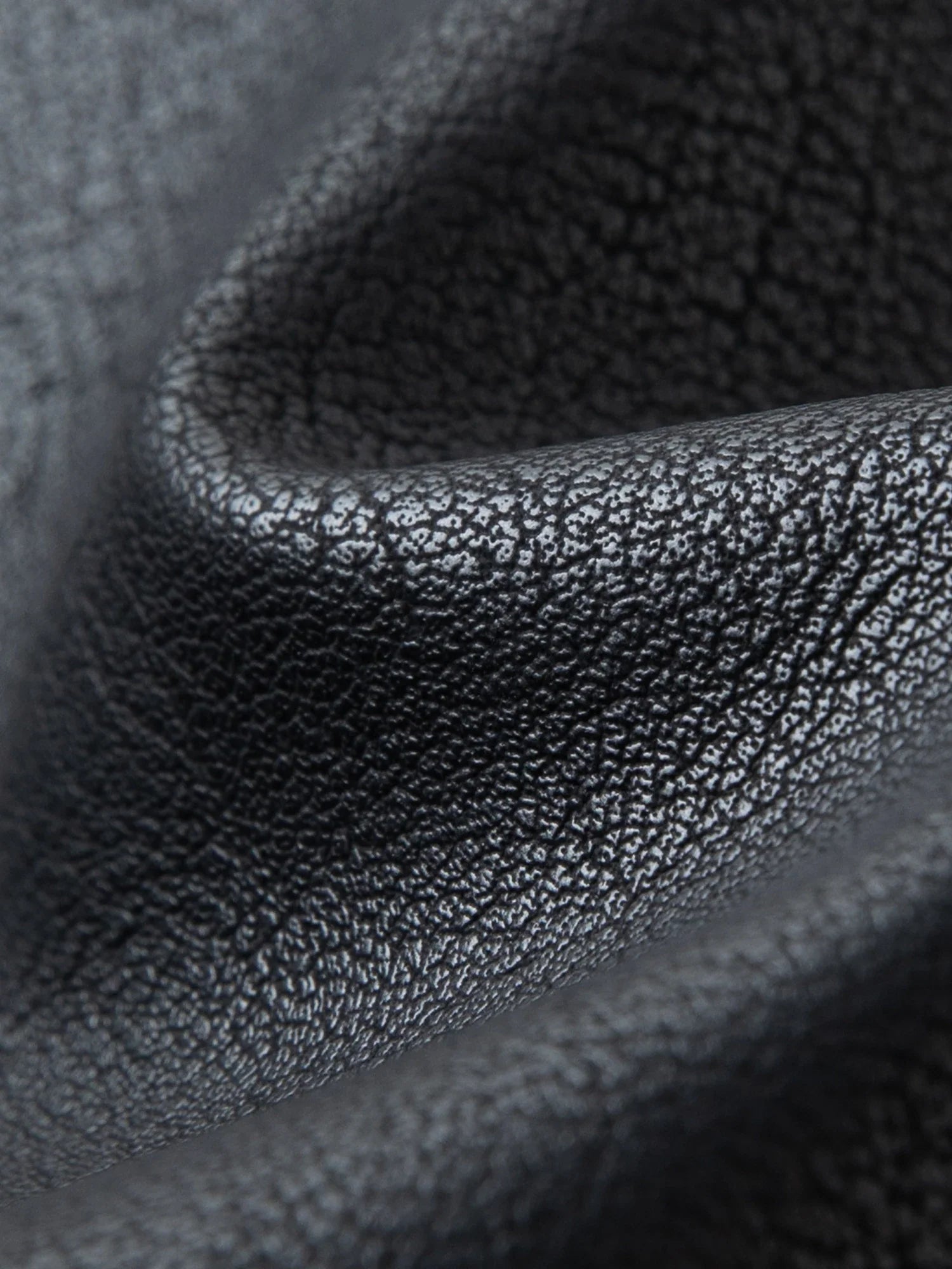 Krótka skórzana spódnica z paskiem