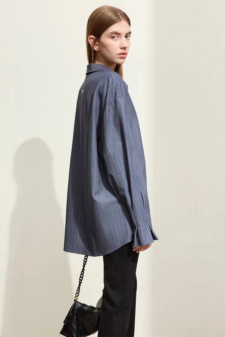 Luźna koszula w paski z długim rękawem