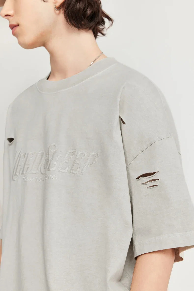 T-shirt oversize z dziurami i dziurami, haftowany