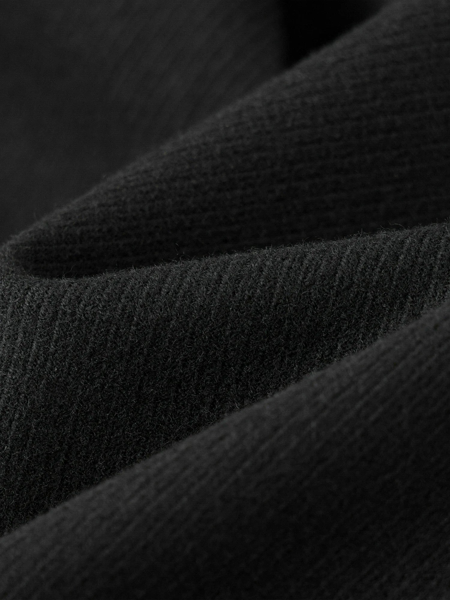 Klasyczne spodnie z wysokim stanem i prostymi nogawkami