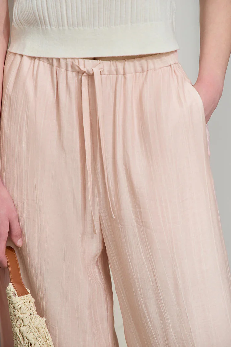 Minimalistyczny luźny komplet koszuli i spodni