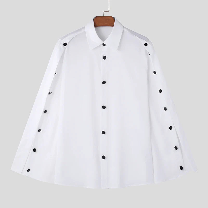 LuŸna koszula z rozciêciem na klapie, dęugim rêkawem i guzikami