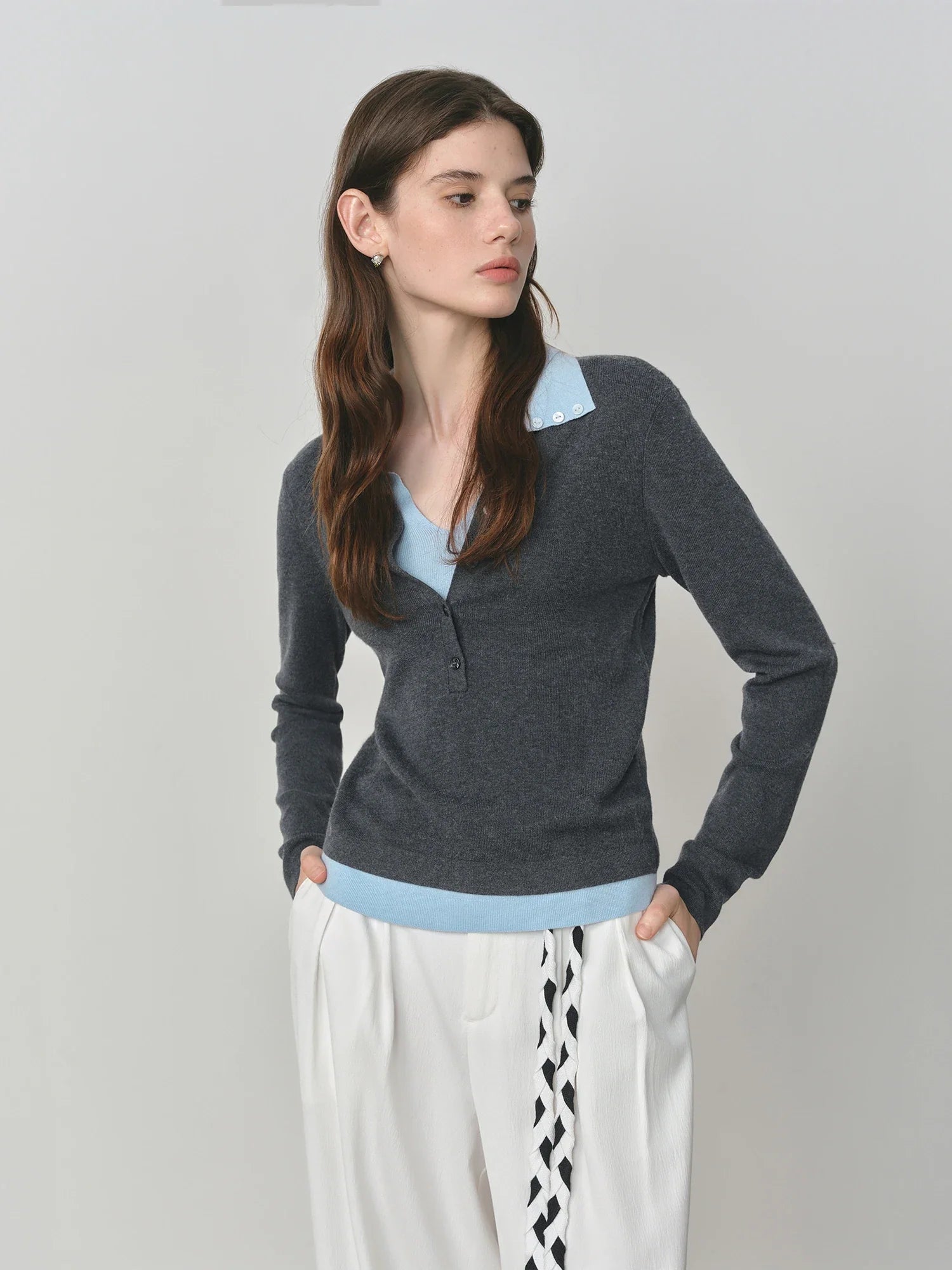 Dzianinowy dwukolorowy sweter