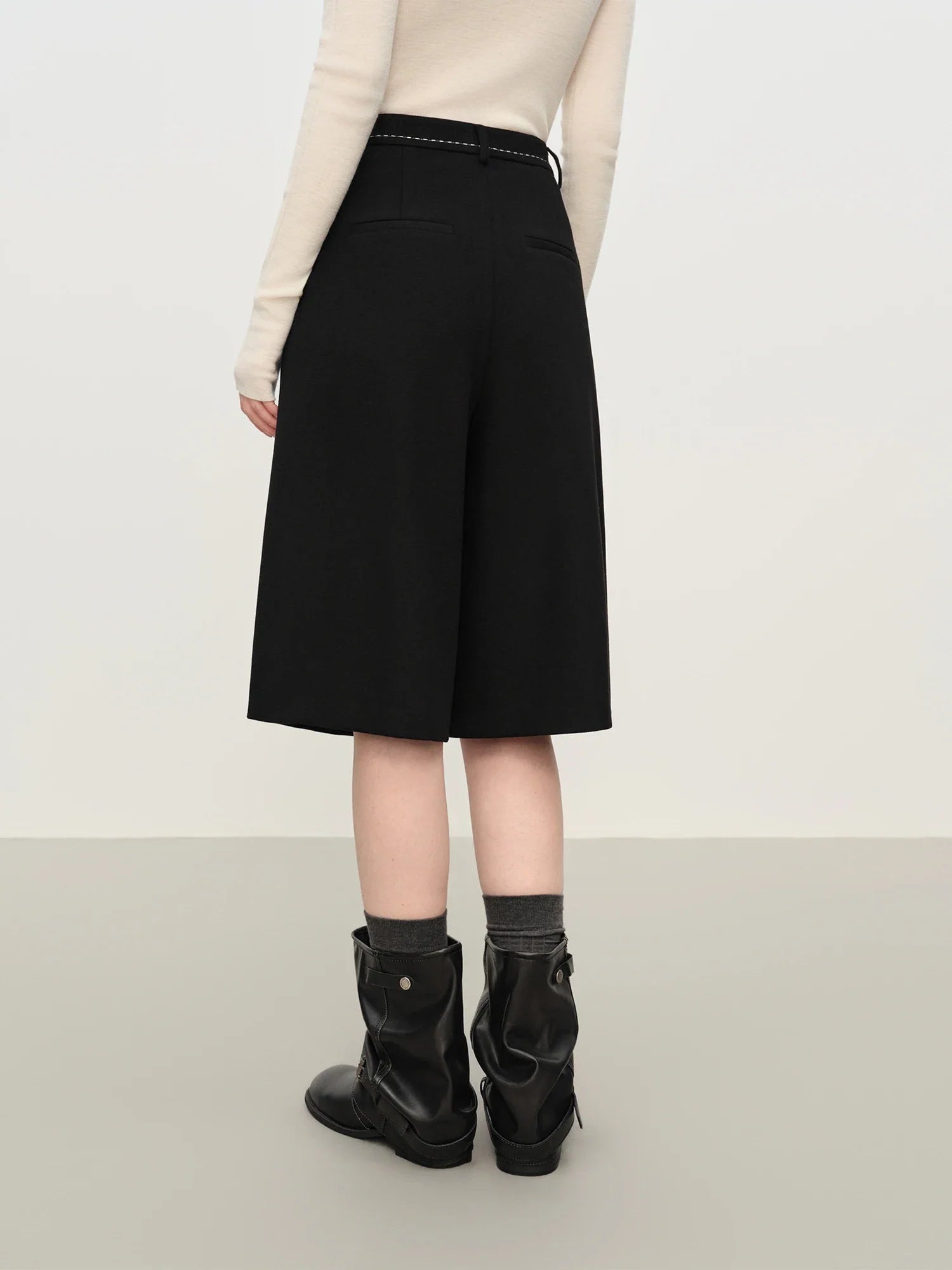 Luźne, szerokie szorty