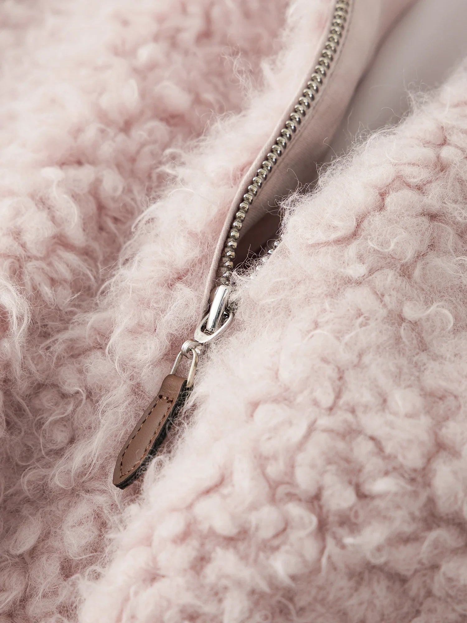 Krótka lekka kurtka futrzana