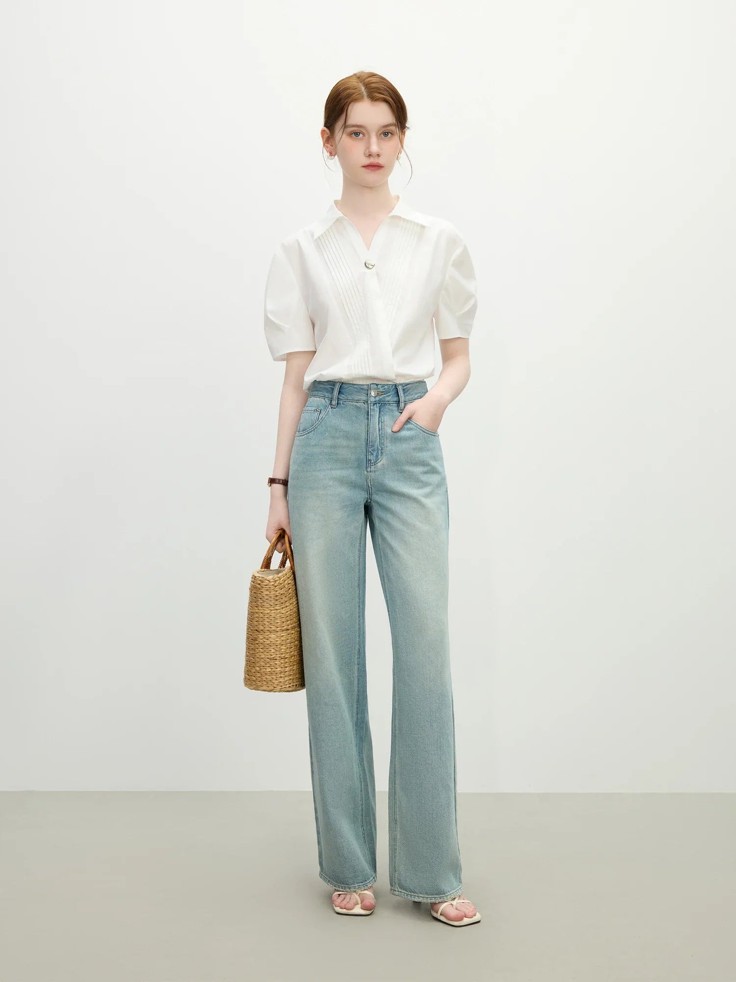 Jeansy z wysokim stanem i prostymi nogawkami