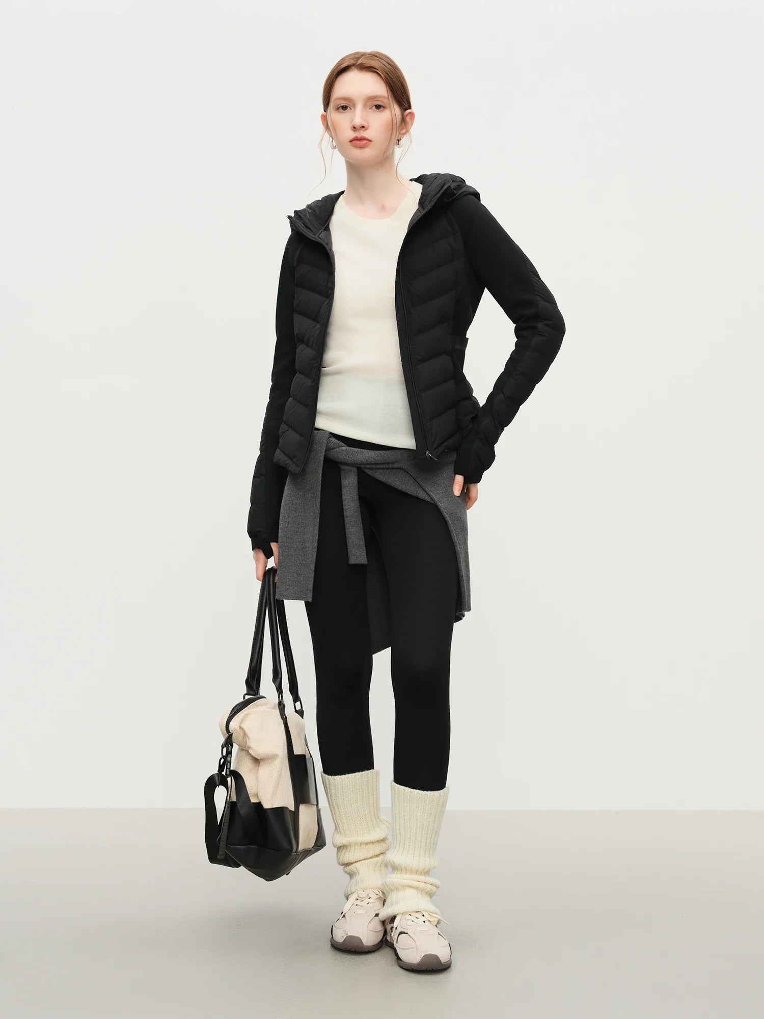 Lekka czarna kurtka z kapturem