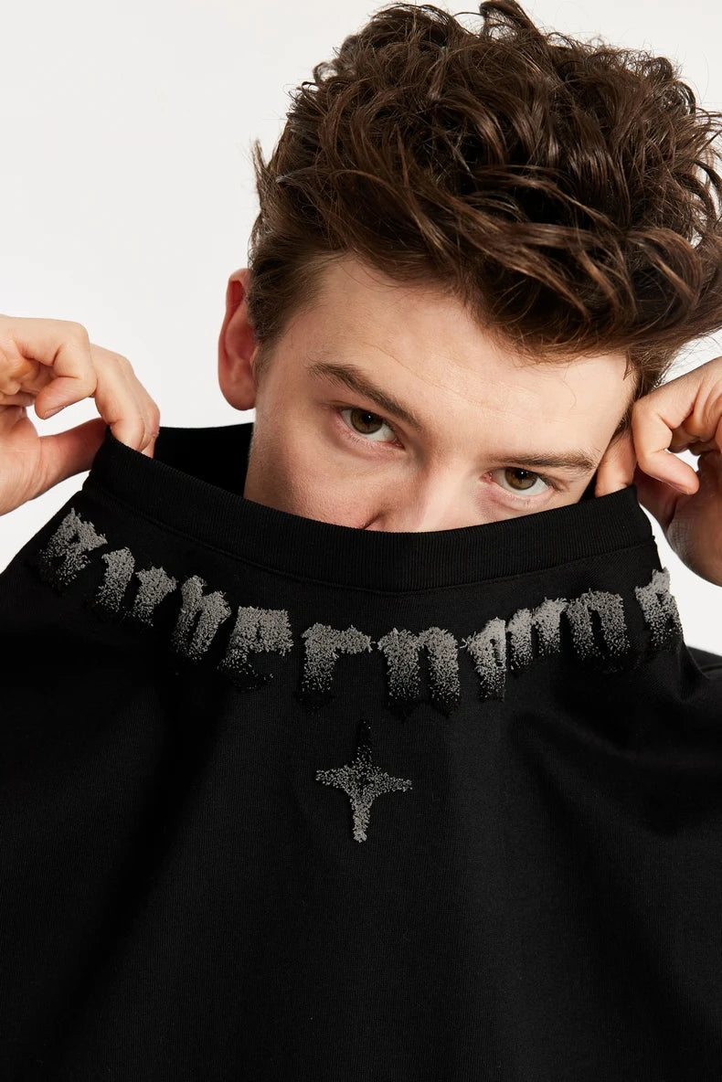 T-shirt oversize z haftem szenilowym