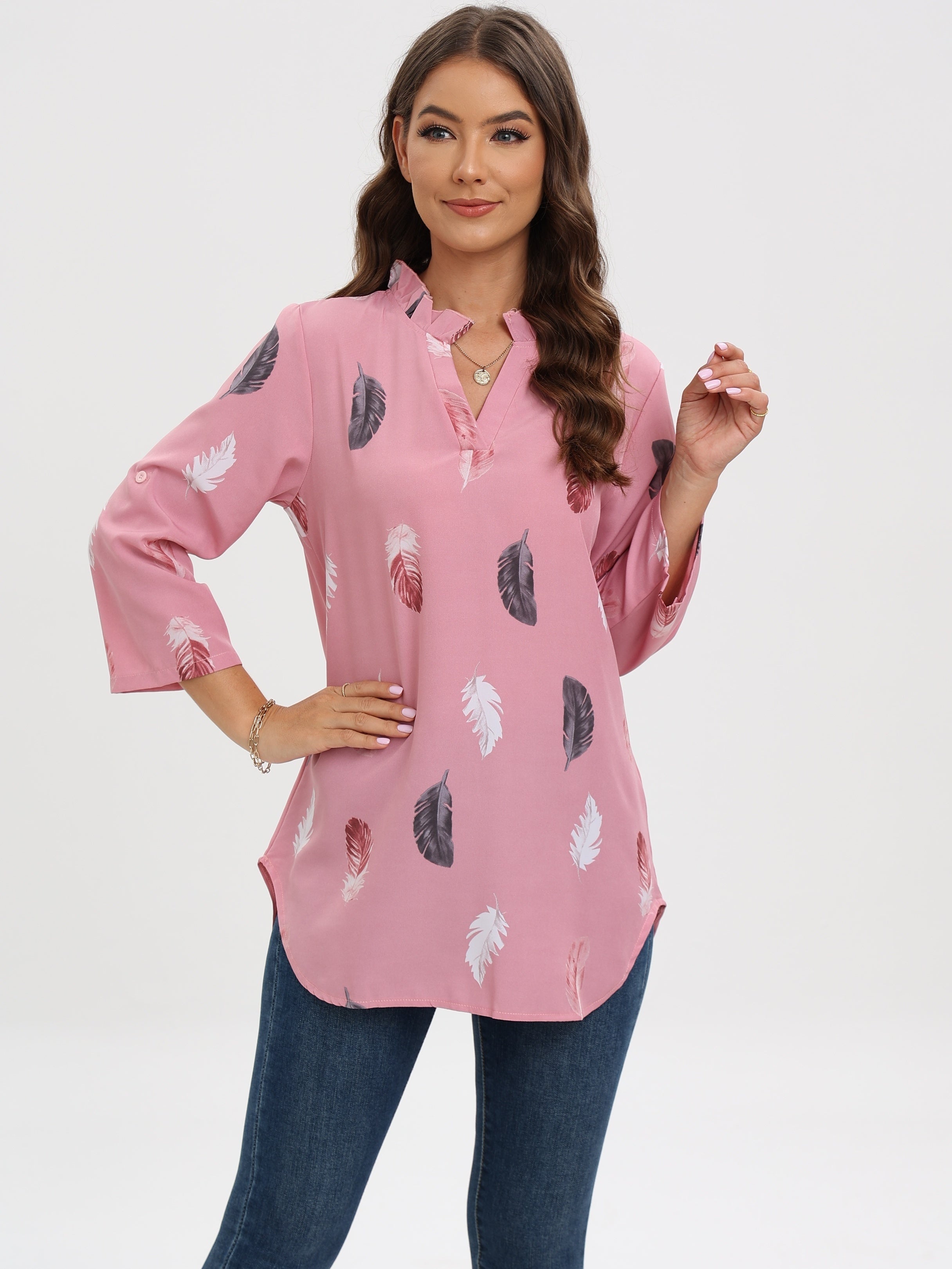 Bluzka z wyciêciem pod szyją i nadrukiem piór