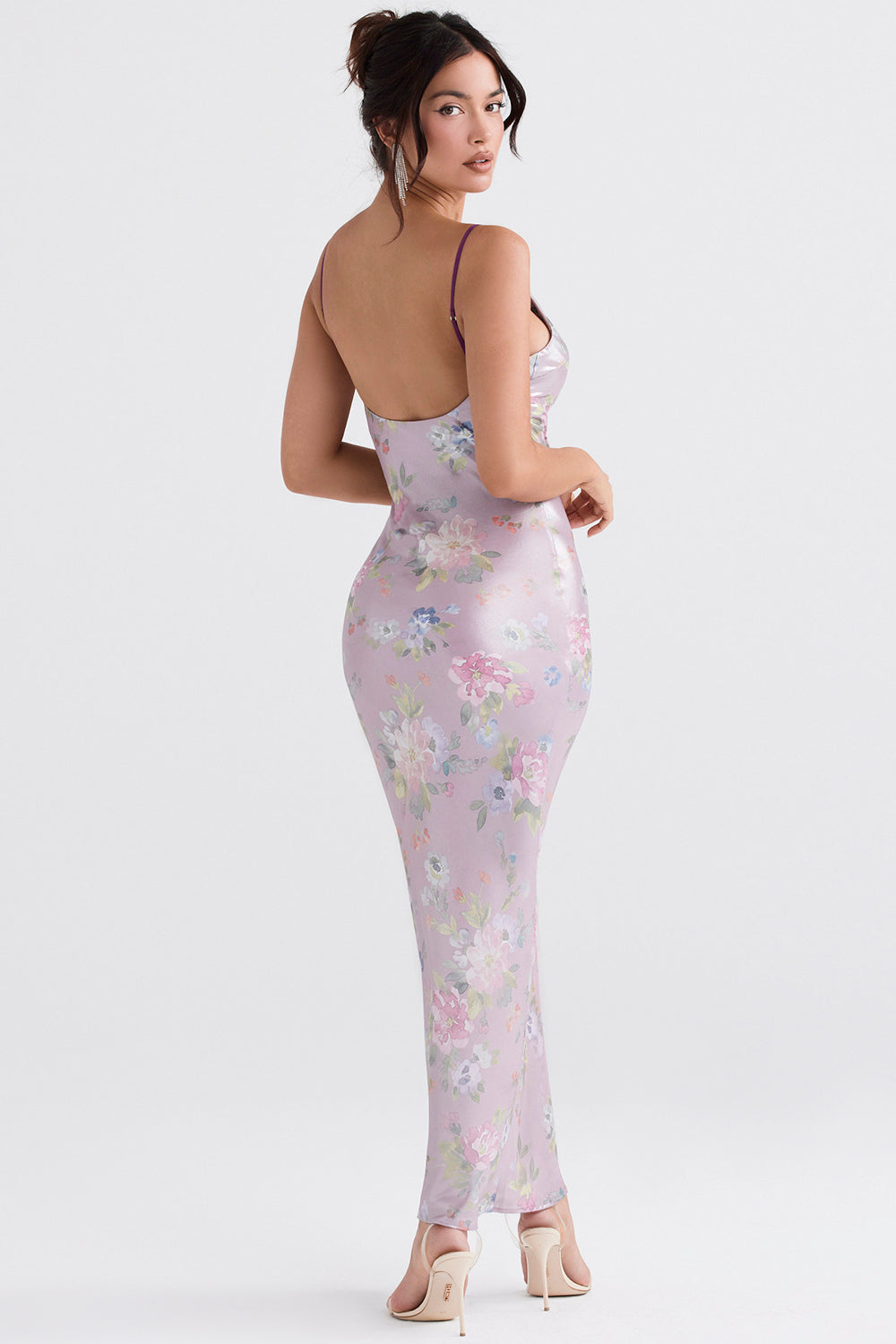 Fioletowa sukienka maxi w kwiaty