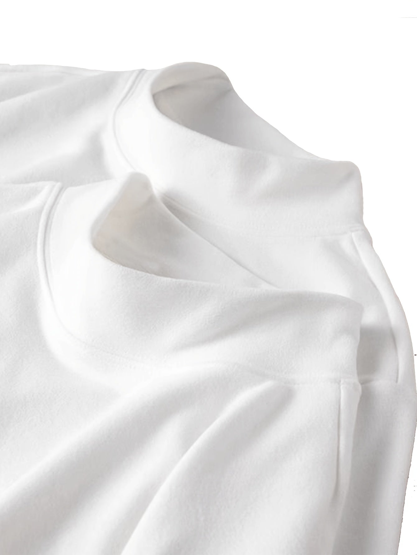 Sweter mêski ze stójką, wykonany z dzianiny