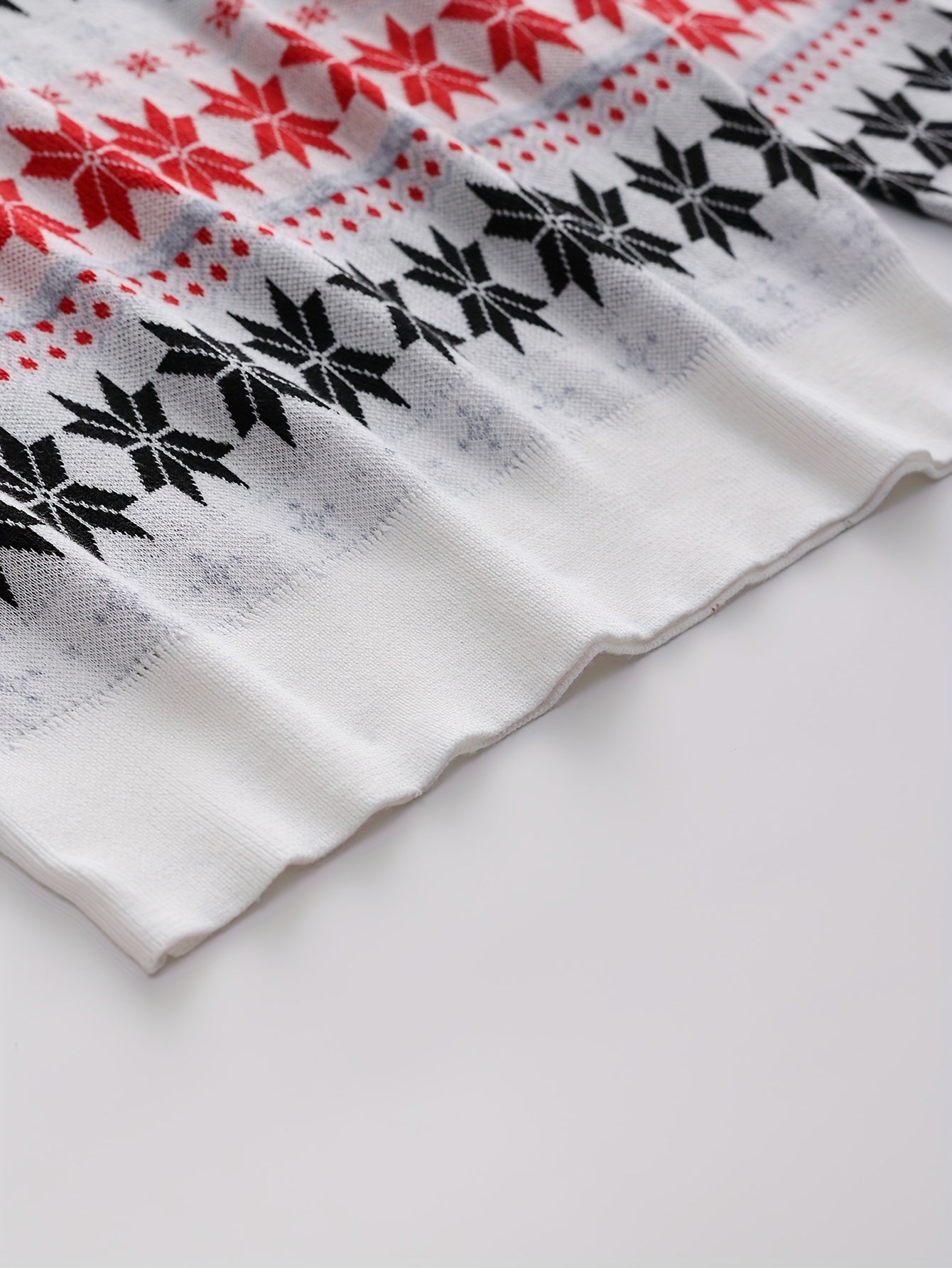 Dzianinowy sweter warkoczowy ze wzorem œwiątecznym