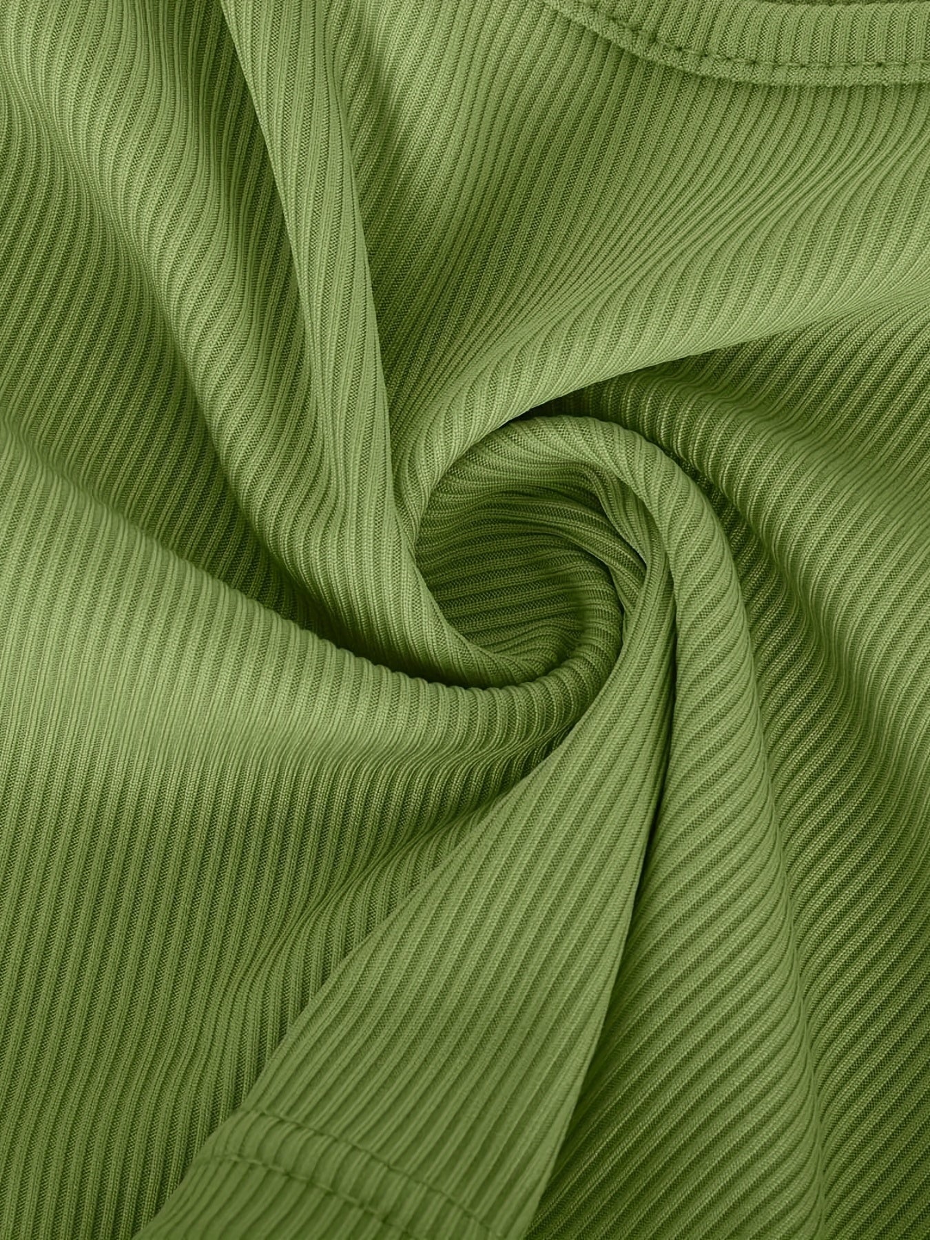 Crop top z kwadratowym dekoltem i dopasowaną spódnicą z rozciêciem