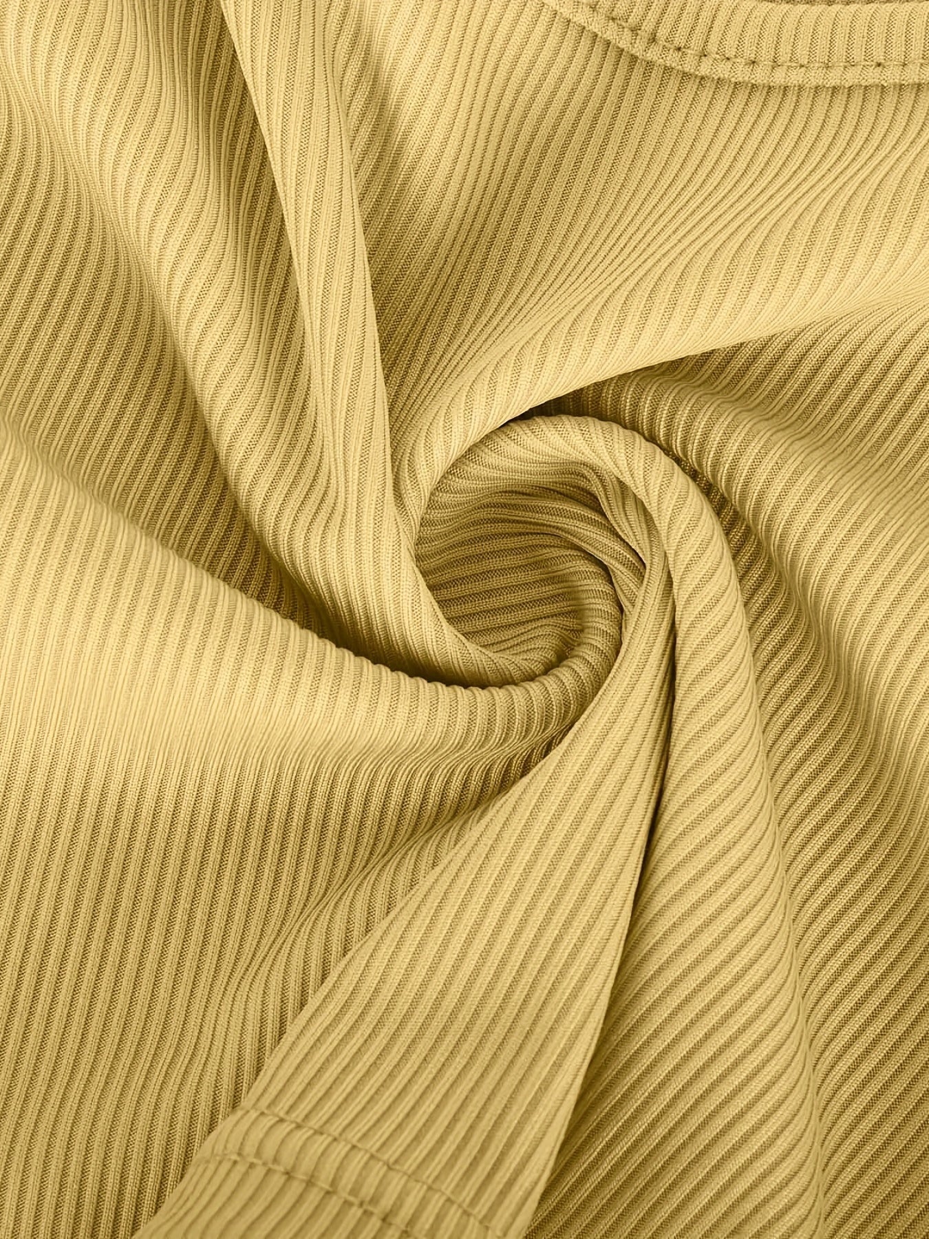 Crop top z kwadratowym dekoltem i dopasowaną spódnicą z rozciêciem